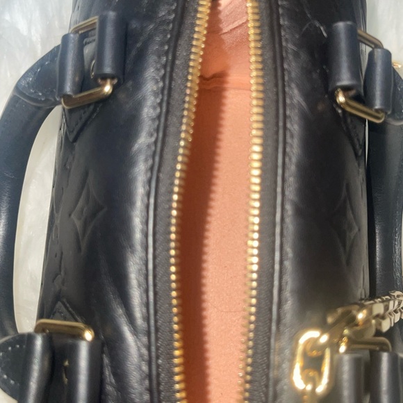 Lambskin Speedy 22 by Louis Vuitton **RARE AND AUTHENTIC** - Picture 9 of 17